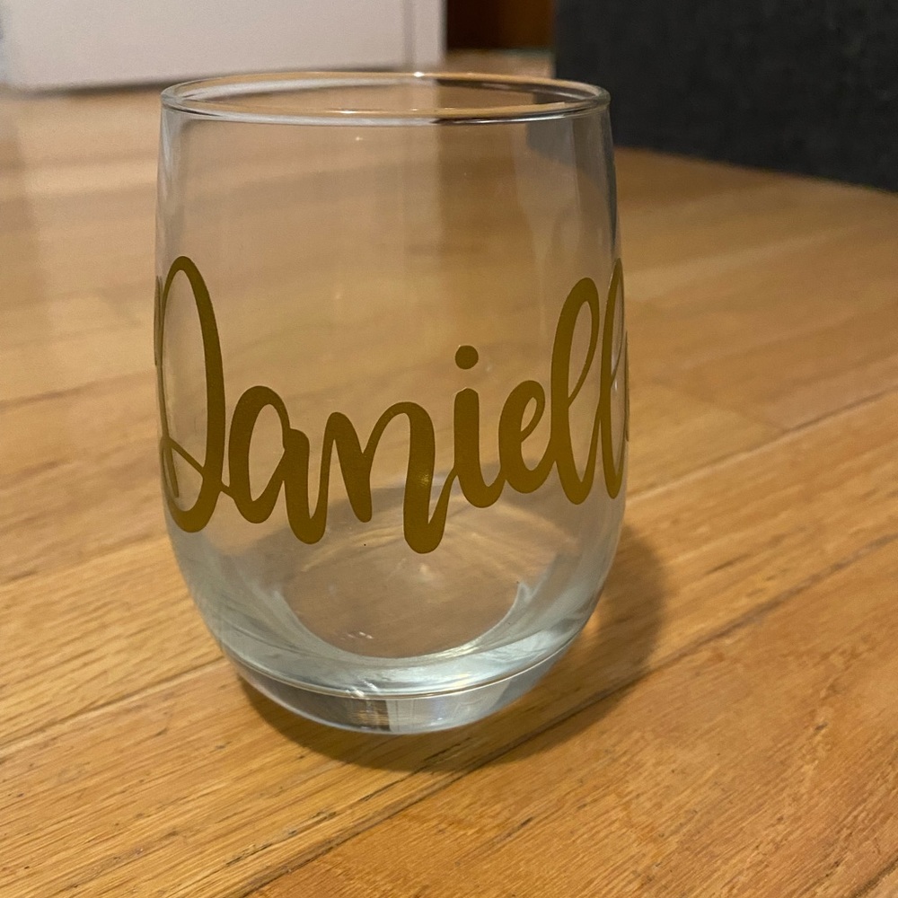 NWOT 🎉 Danielle Wine Glass